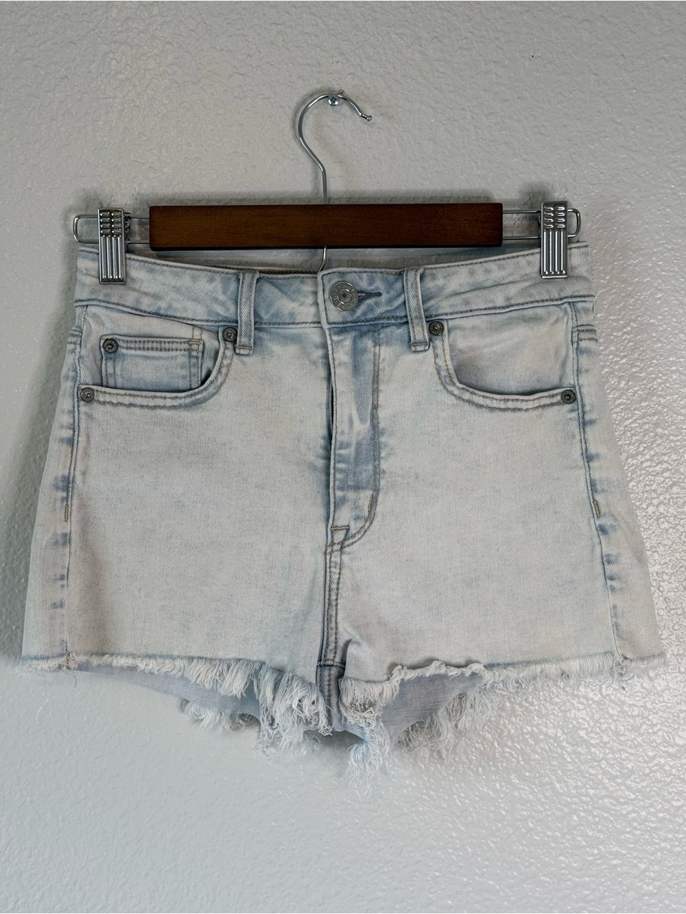 American Eagle Super Hi-Rise Shortie Shorts Light Wash Size 4